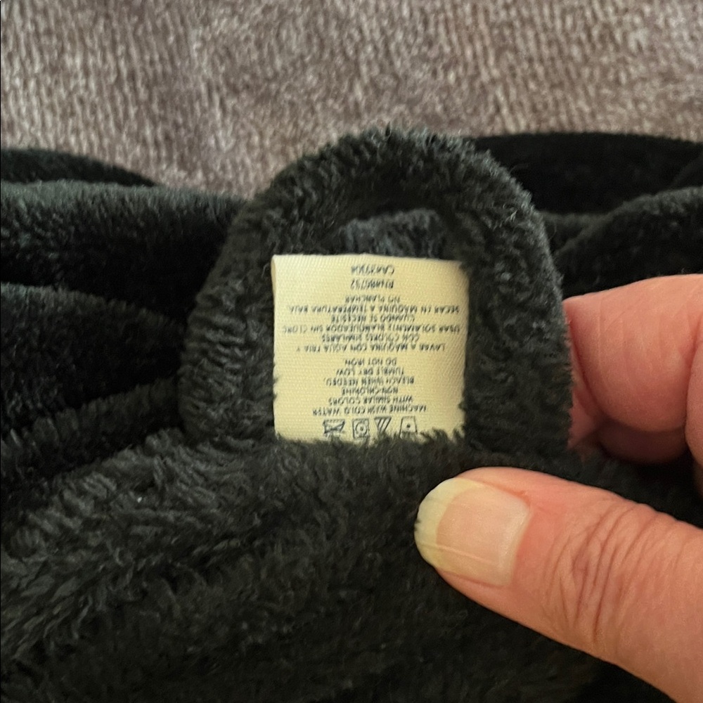 Black Plush Robe - Picture 5 of 5
